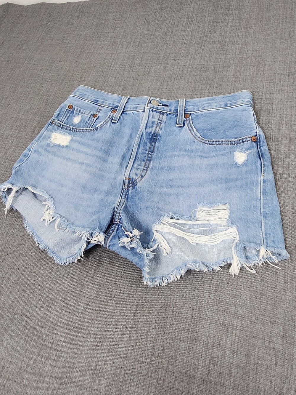 Levis 501 Button Fly Distressed Style Light Wash 100% Cotton Jean Shorts 29. NWT - Picture 2 of 9